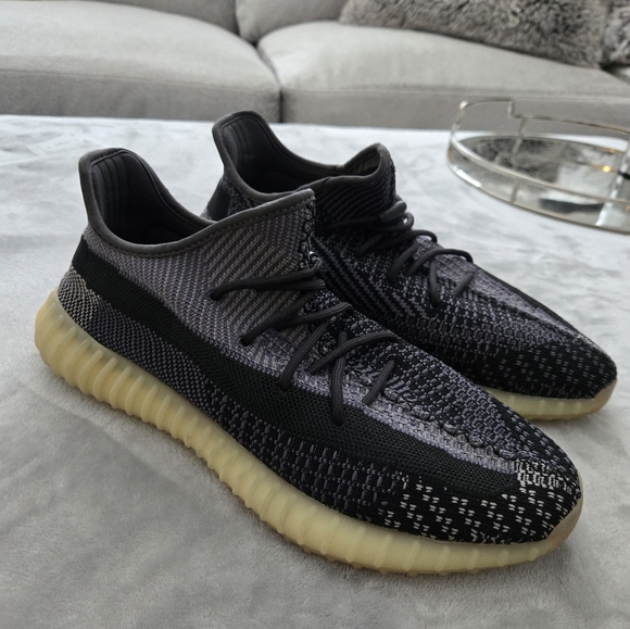 YEEZY BOOST 350 V2 CARBON - Picture 2 of 6